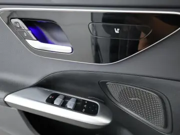 C 300 *AMG*LED*AHK*Distronic*Kamera*MbuxPremium*