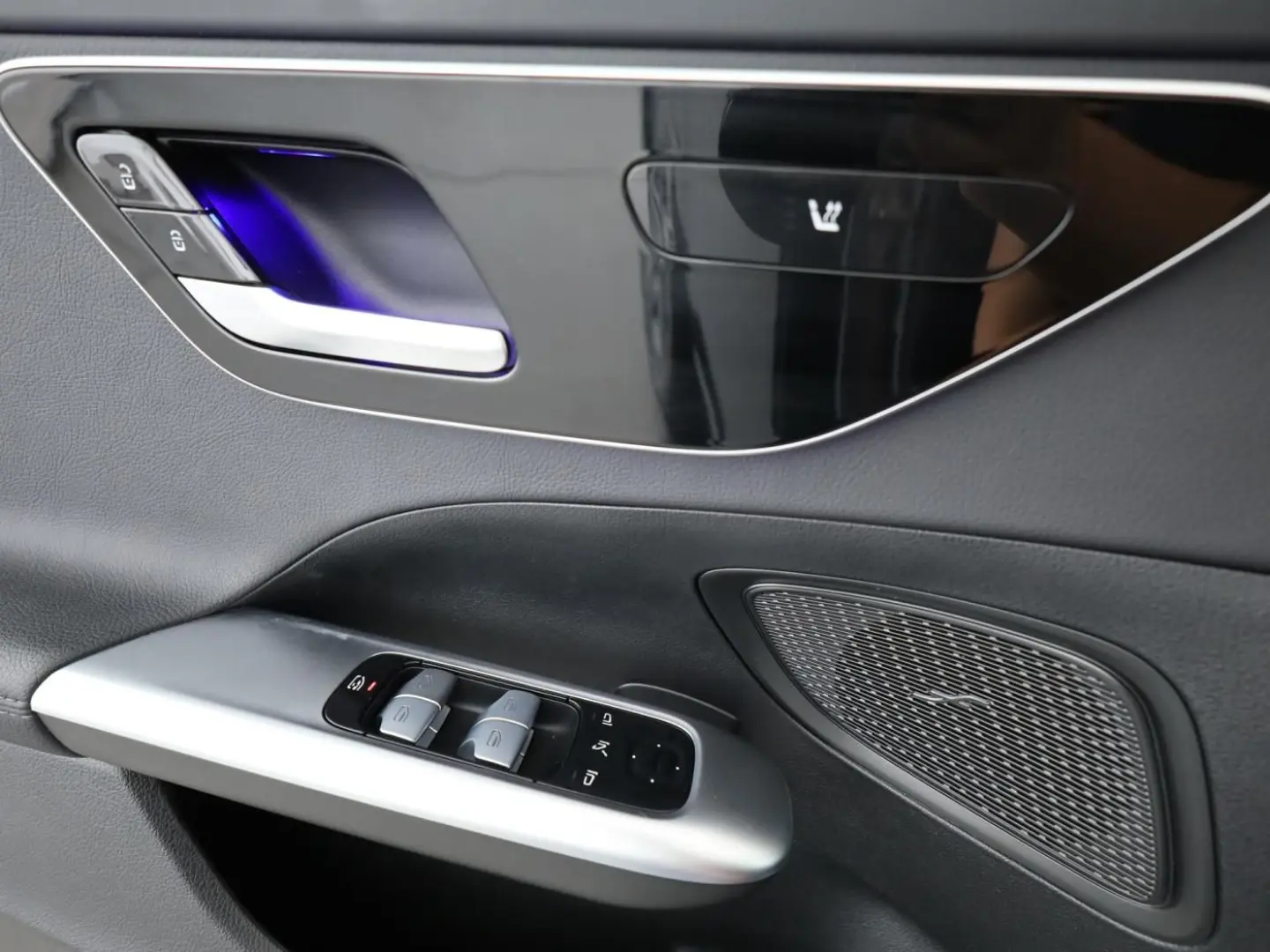 C 300 *AMG*LED*AHK*Distronic*Kamera*MbuxPremium*