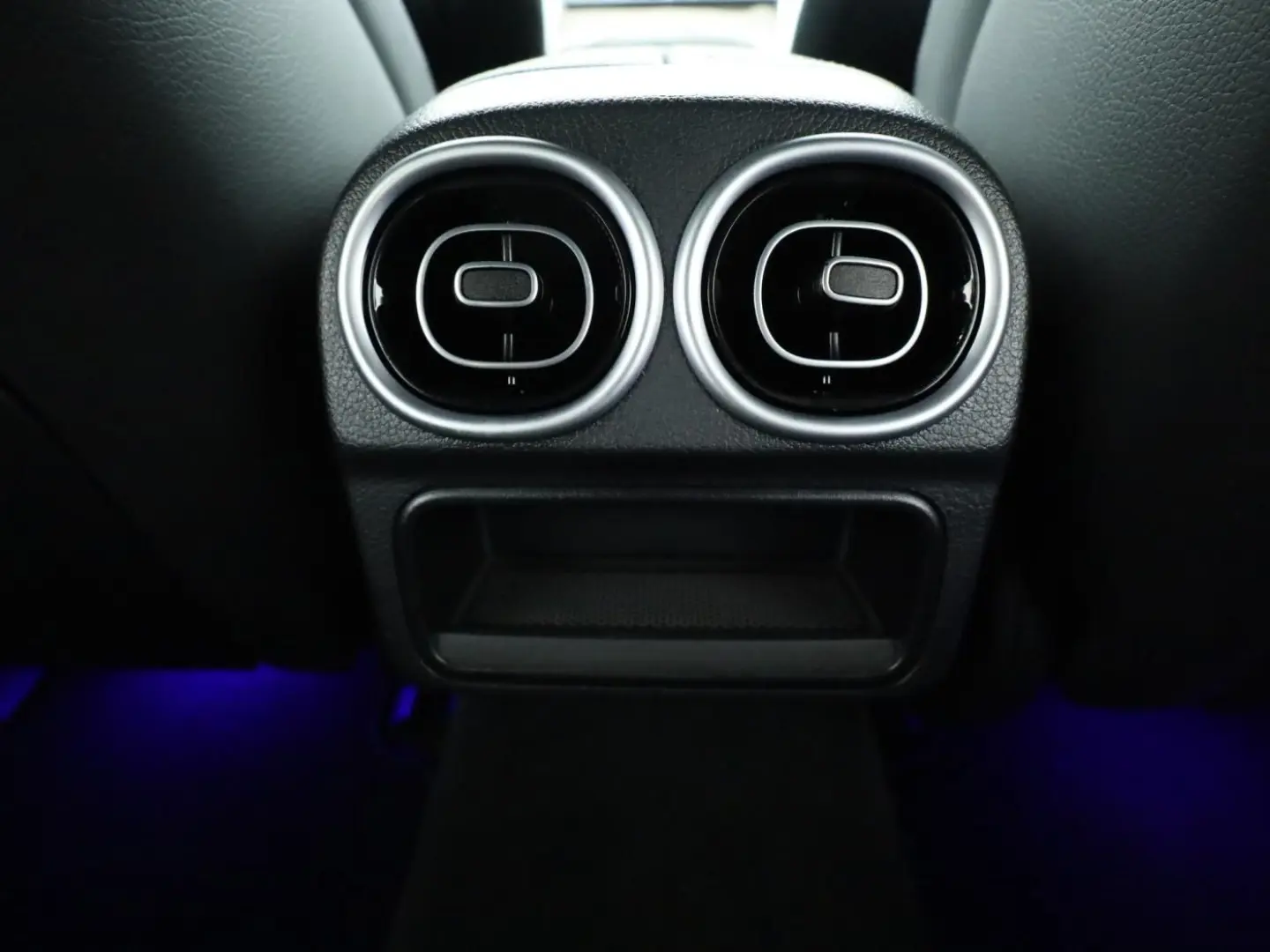 C 300 *AMG*LED*AHK*Distronic*Kamera*MbuxPremium*