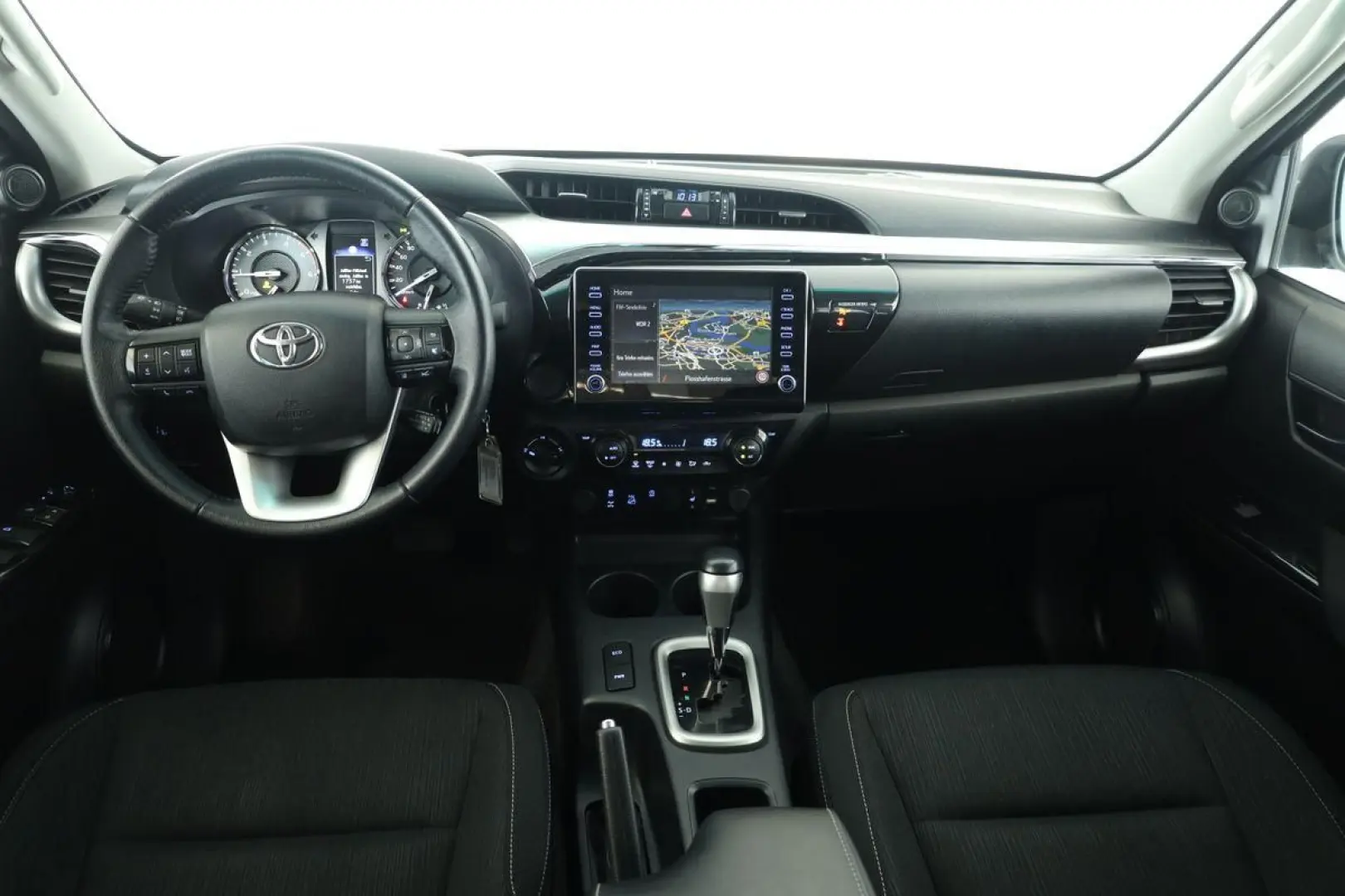Hilux Double Cab 2.8 4x4 Comfort Nav ACC Kam AHK