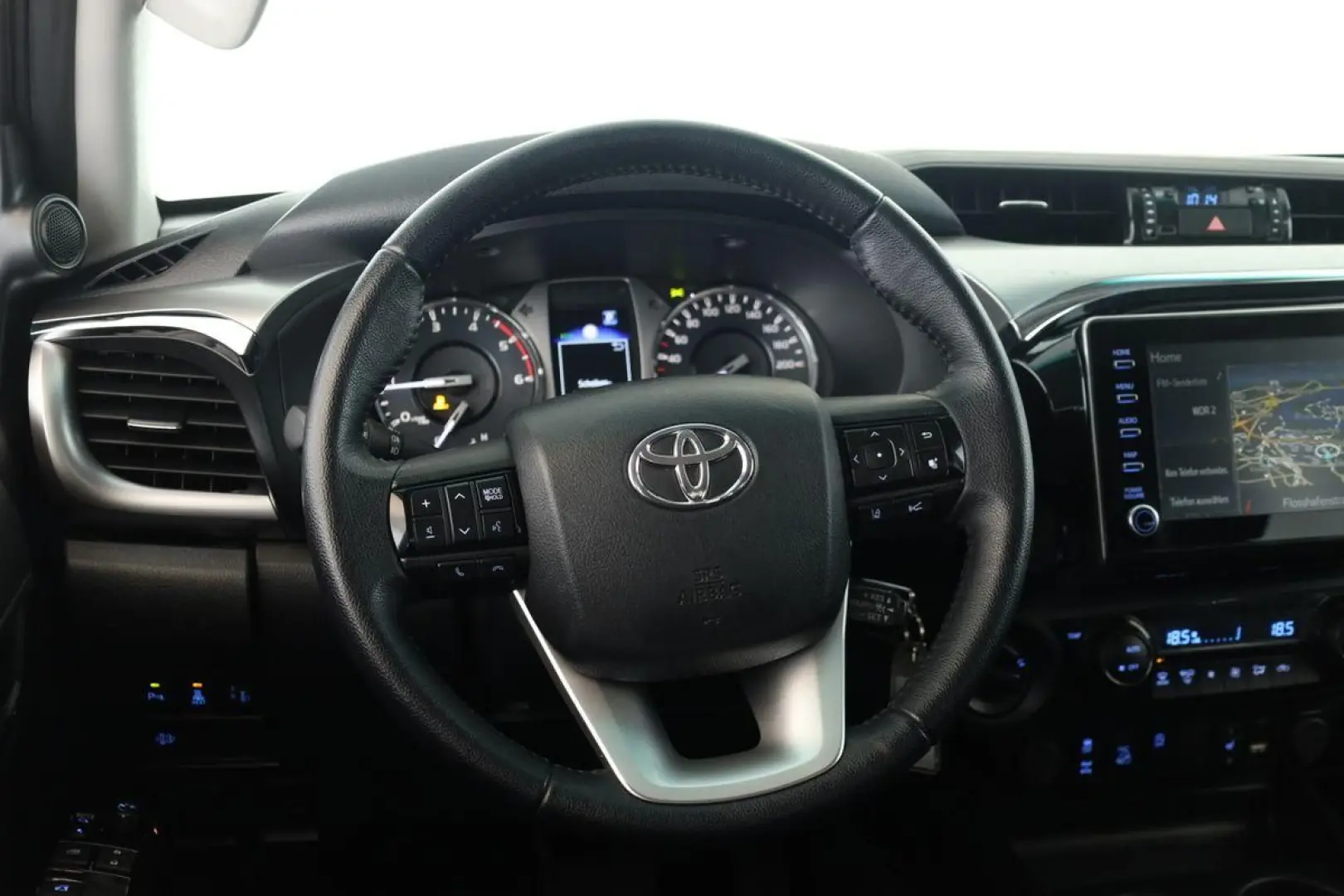 Hilux Double Cab 2.8 4x4 Comfort Nav ACC Kam AHK