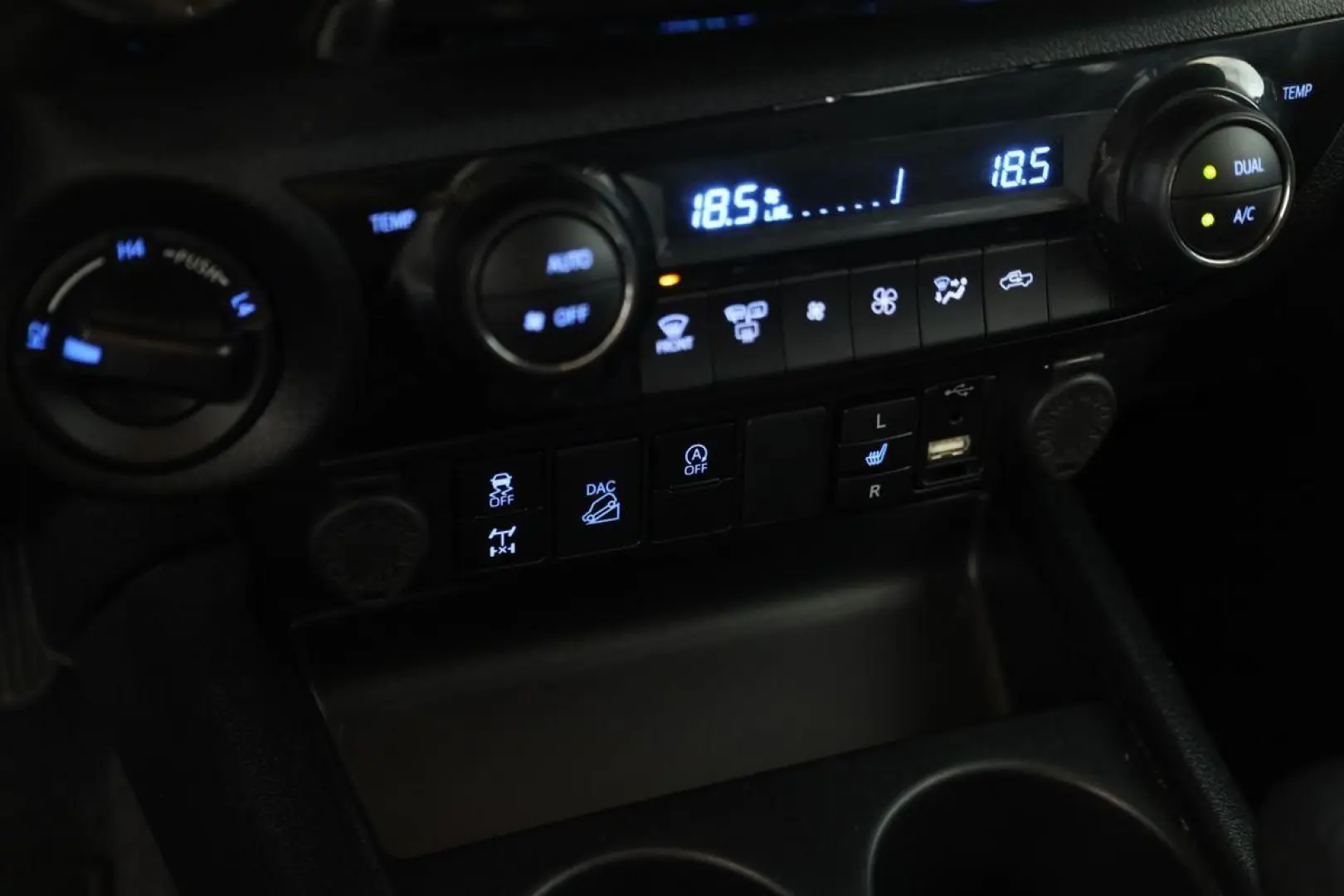 Hilux Double Cab 2.8 4x4 Comfort Nav ACC Kam AHK