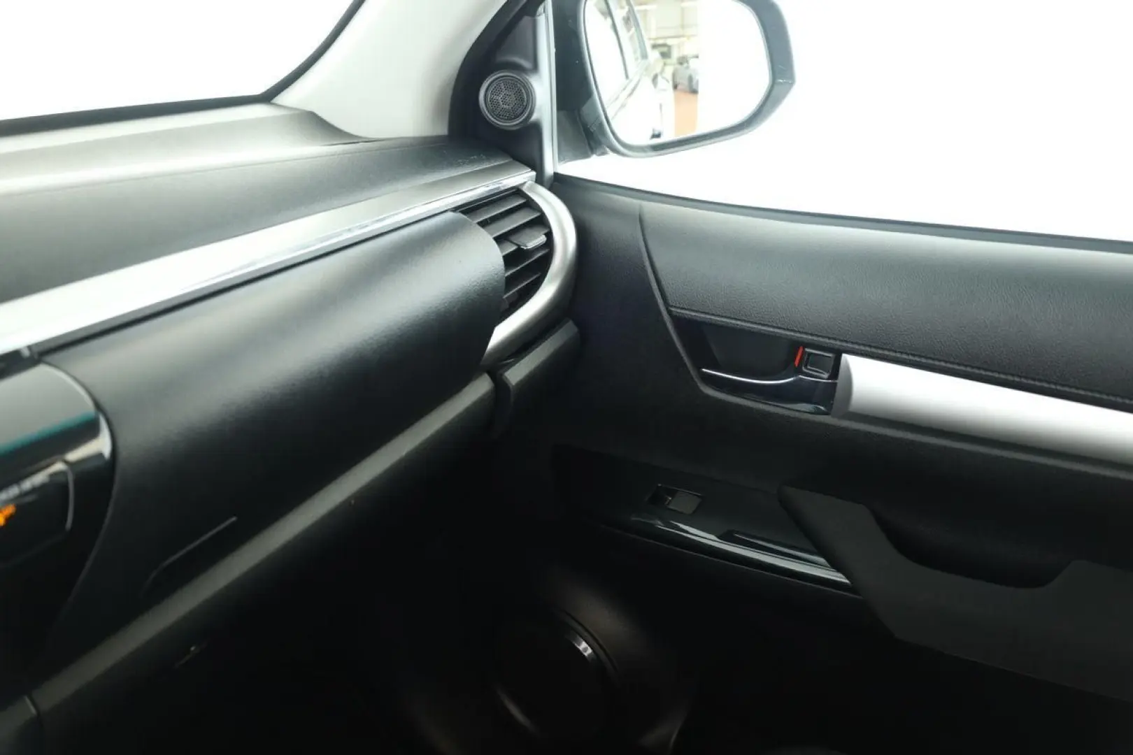 Hilux Double Cab 2.8 4x4 Comfort Nav ACC Kam AHK