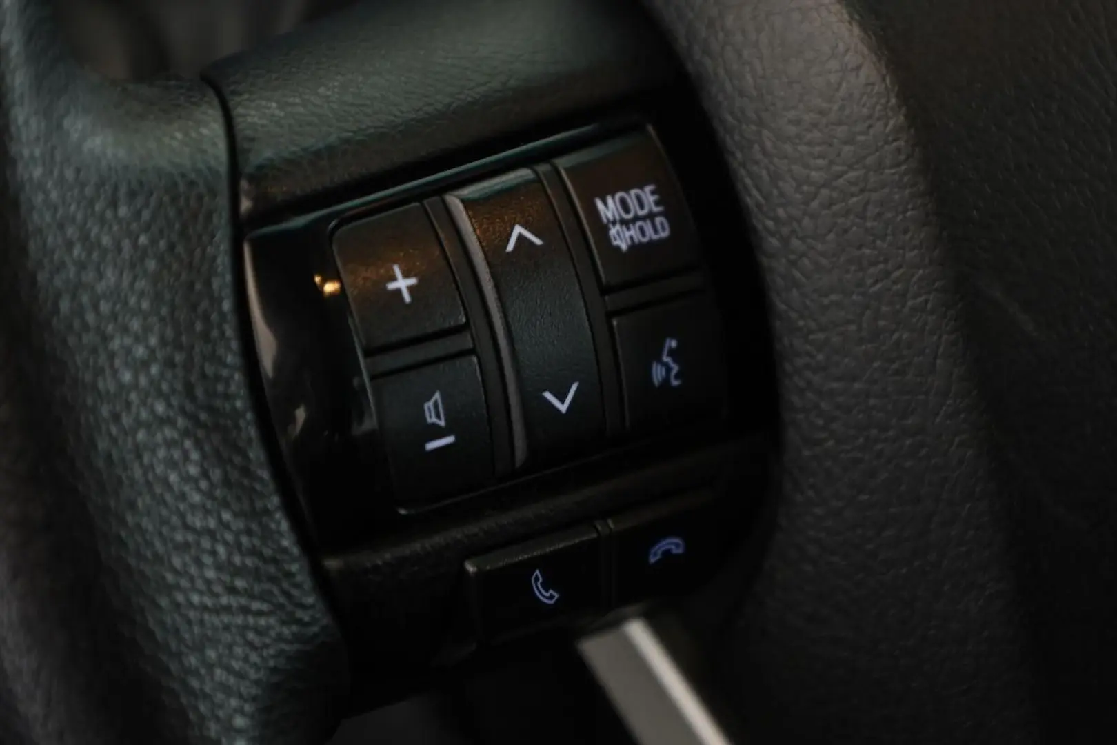Hilux Double Cab 2.8 4x4 Comfort Nav ACC Kam AHK