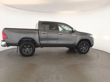 Hilux Double Cab 2.8 4x4 Comfort Nav ACC Kam AHK
