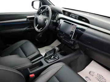 Hilux 2.8 D-4D Invincible,DOKA,Leder,ACC,Kamera