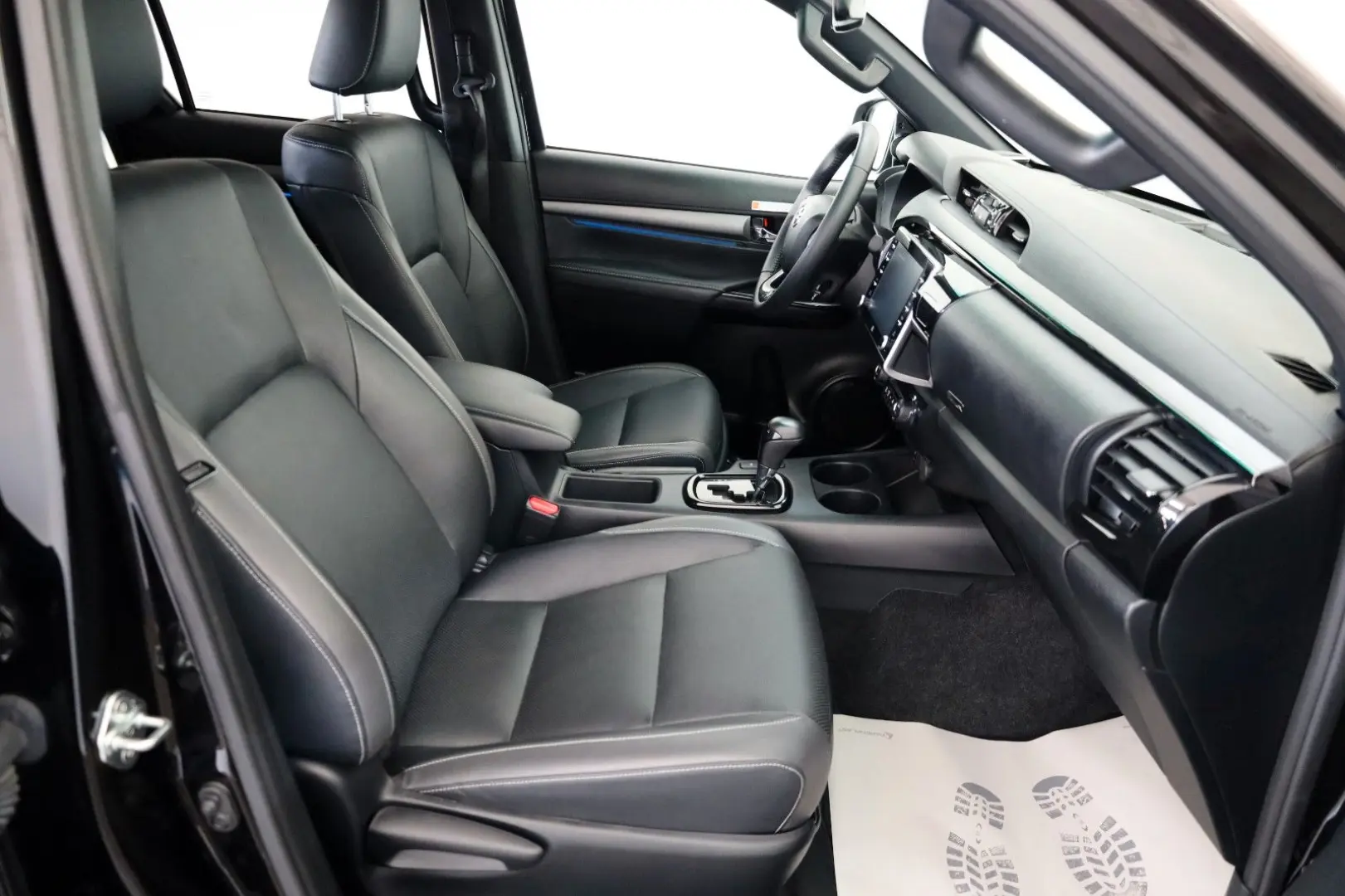 Hilux 2.8 D-4D Invincible,DOKA,Leder,ACC,Kamera