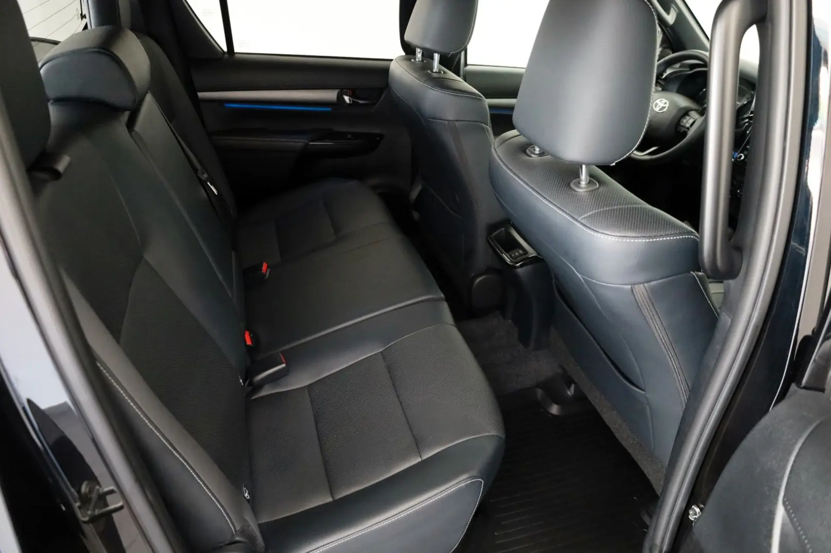 Hilux 2.8 D-4D Invincible,DOKA,Leder,ACC,Kamera