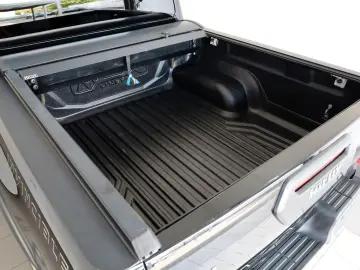 Hilux 2.8 D-4D Invincible,DOKA,Leder,ACC,Kamera