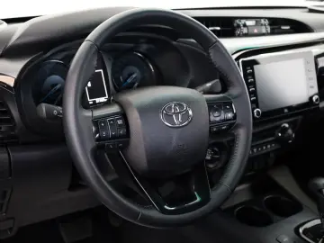 Hilux 2.8 D-4D Invincible,DOKA,Leder,ACC,Kamera