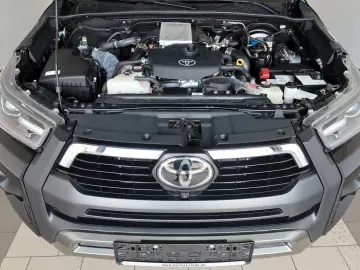 Hilux 2.8 D-4D Invincible,DOKA,Leder,ACC,Kamera