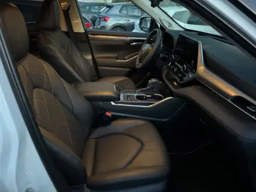 Highlander Hybrid Luxury VOLL