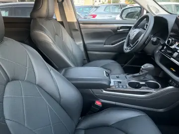 Highlander Hybrid Luxury VOLL