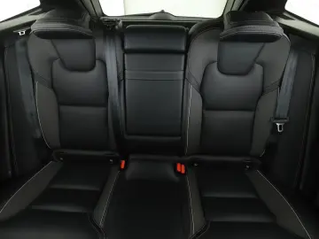 Volvo XC60 2.0 T4 R Design 2WD*NAVI*TEMPO*