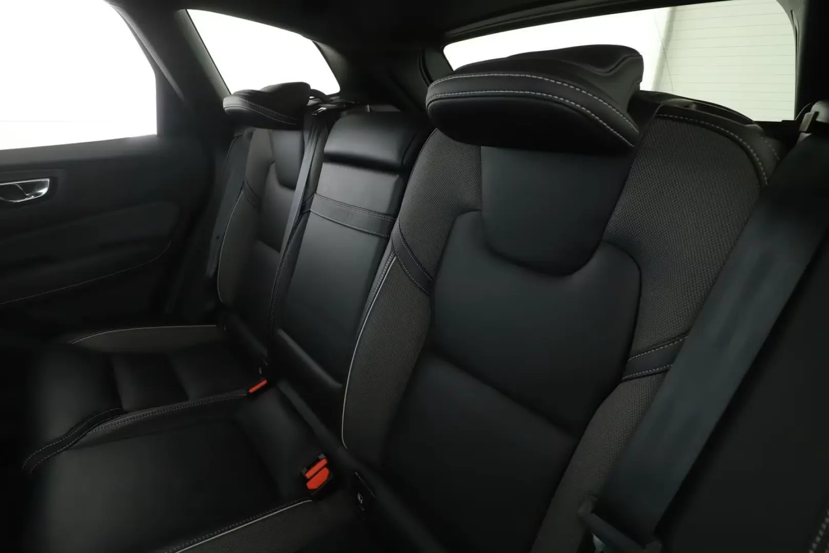Volvo XC60 2.0 T4 R Design 2WD*NAVI*TEMPO*