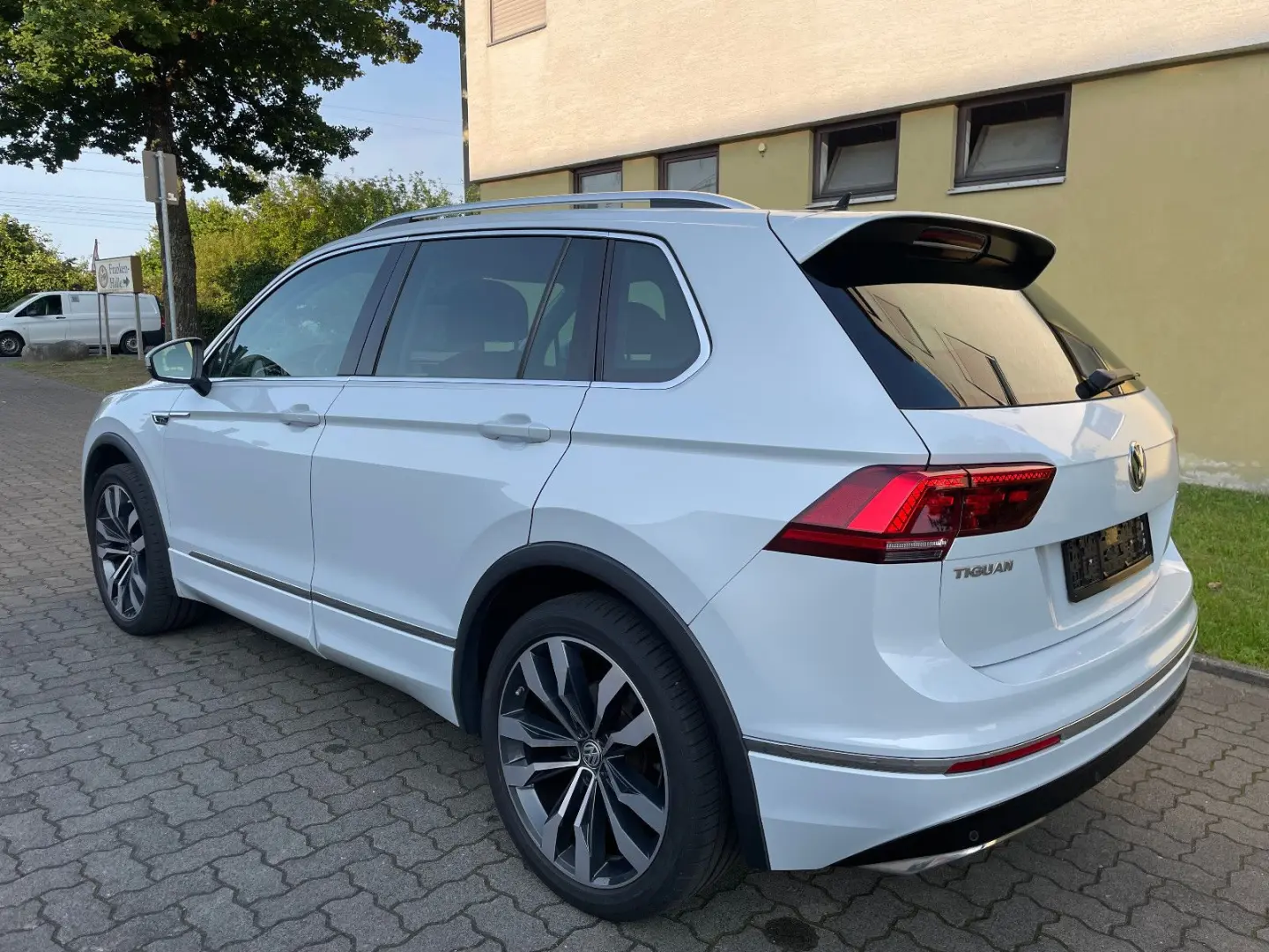 Tiguan 2.0 TSI 4M Highline*AHK*HUD*R-Line*20zoll