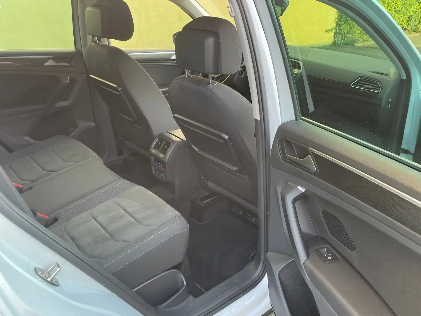 Tiguan 2.0 TSI 4M Highline*AHK*HUD*R-Line*20zoll