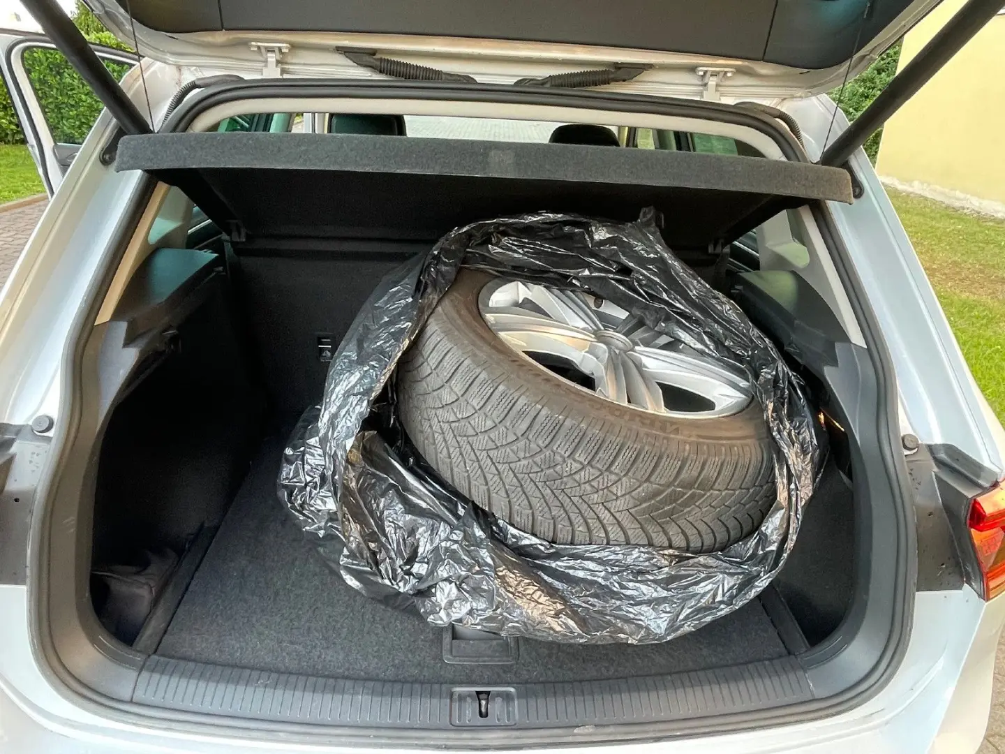 Tiguan 2.0 TSI 4M Highline*AHK*HUD*R-Line*20zoll