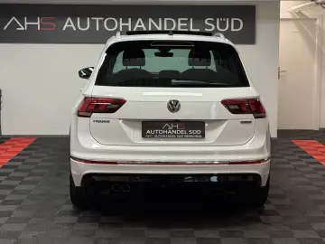 Tiguan R-LINE*PANORAMA*D.TACHO*AHK*