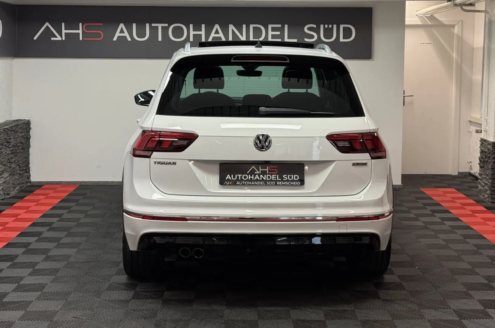 Tiguan R-LINE*PANORAMA*D.TACHO*AHK*