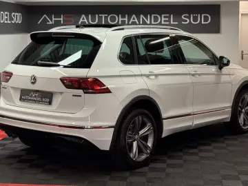 Tiguan R-LINE*PANORAMA*D.TACHO*AHK*