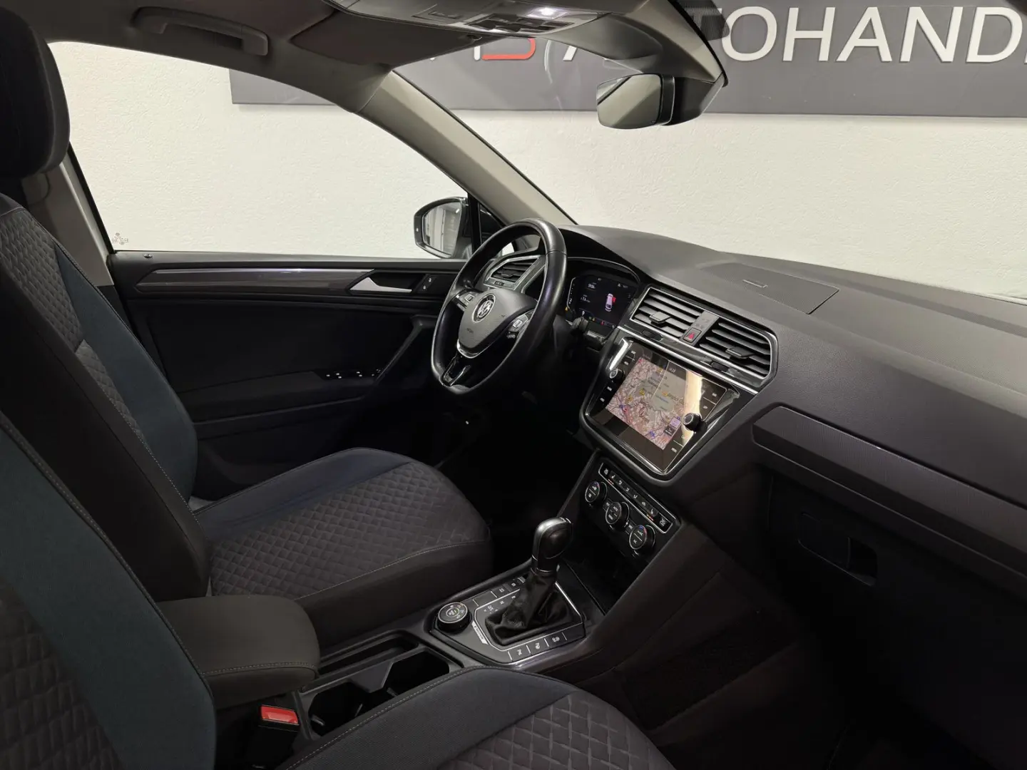 Tiguan R-LINE*PANORAMA*D.TACHO*AHK*