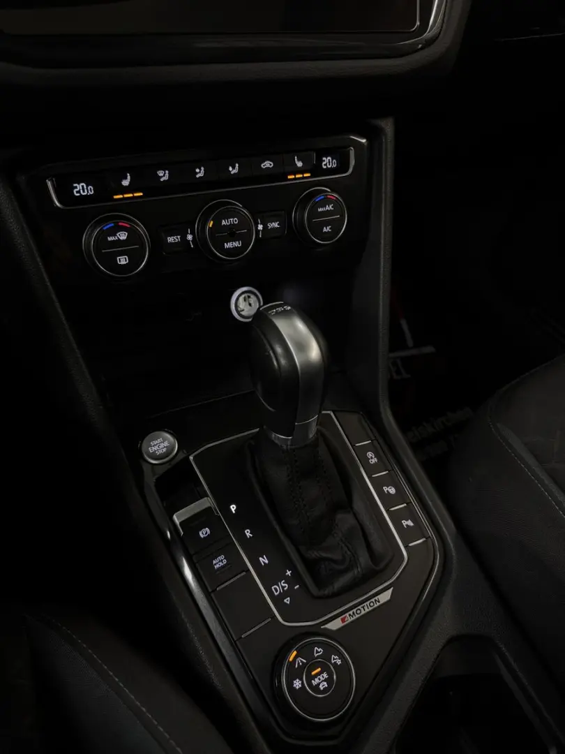 Tiguan R-LINE*PANORAMA*D.TACHO*AHK*