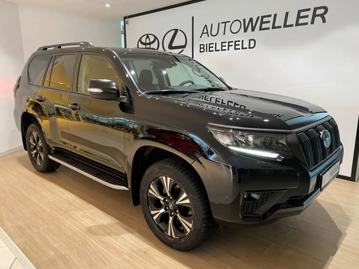Land Cruiser 2.8 D-4D Autm.TEC-Edition *AHK*LED*