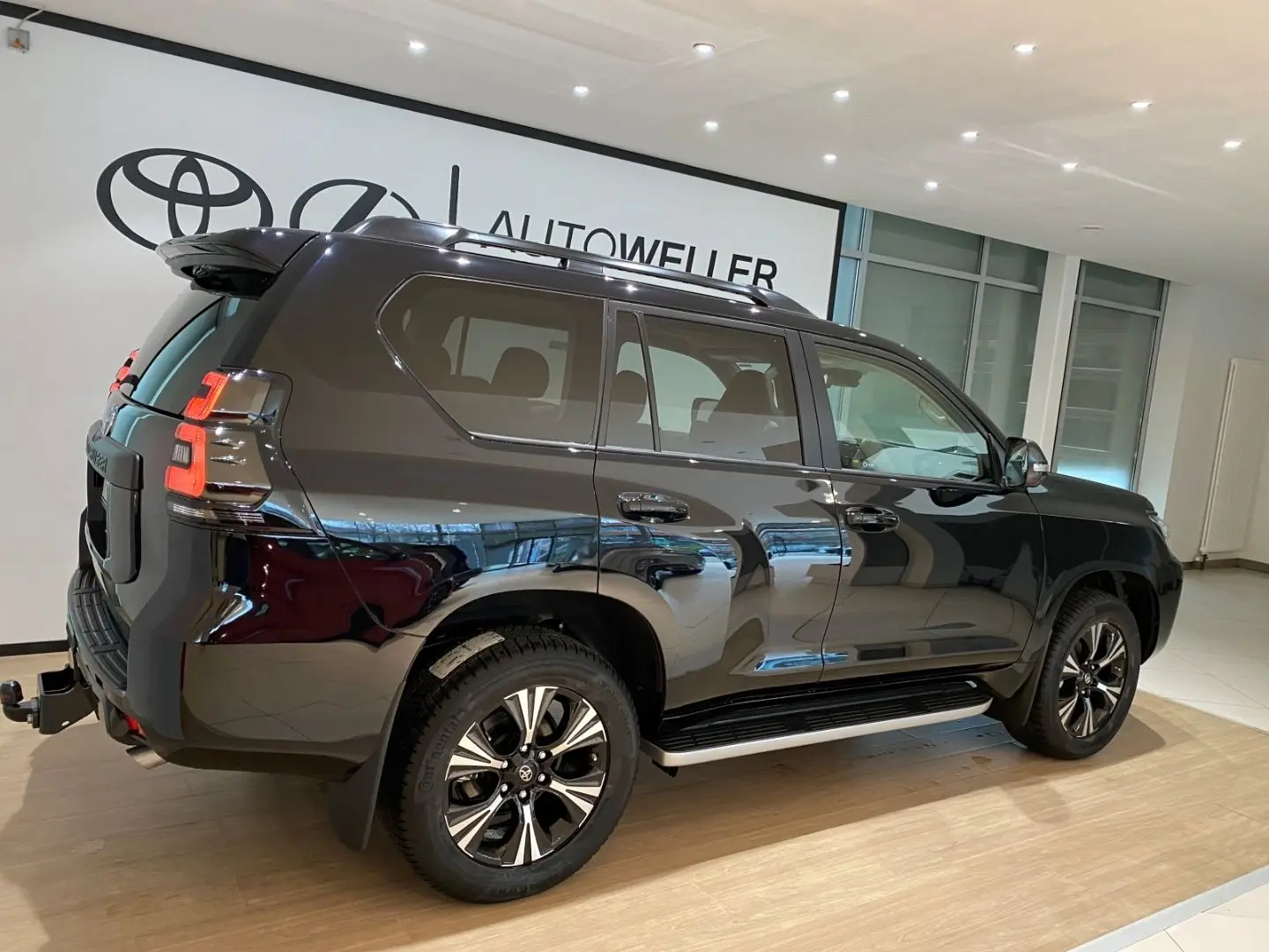 Land Cruiser 2.8 D-4D Autm.TEC-Edition *AHK*LED*