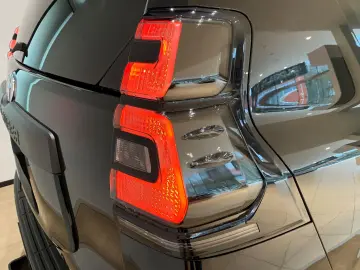 Land Cruiser 2.8 D-4D Autm.TEC-Edition *AHK*LED*