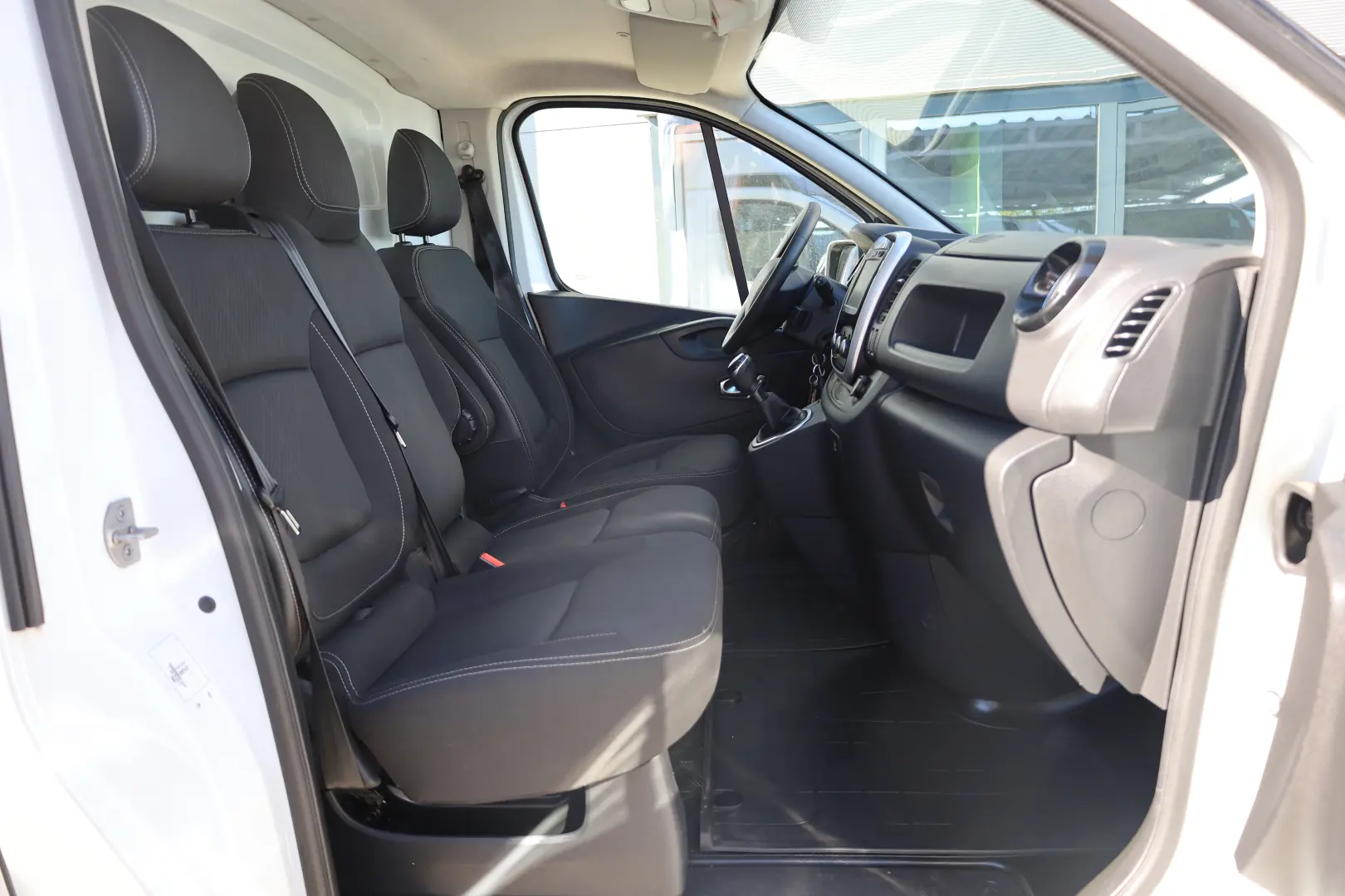 Renault Trafic L1H2 2.0D 145CP