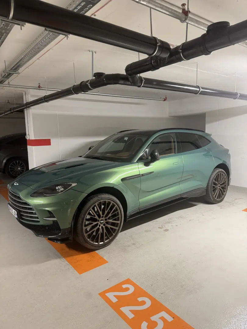 Aston Martin DBX