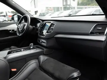 XC90 T8 AWD Recharge Plus Dark aus Erstbesitz