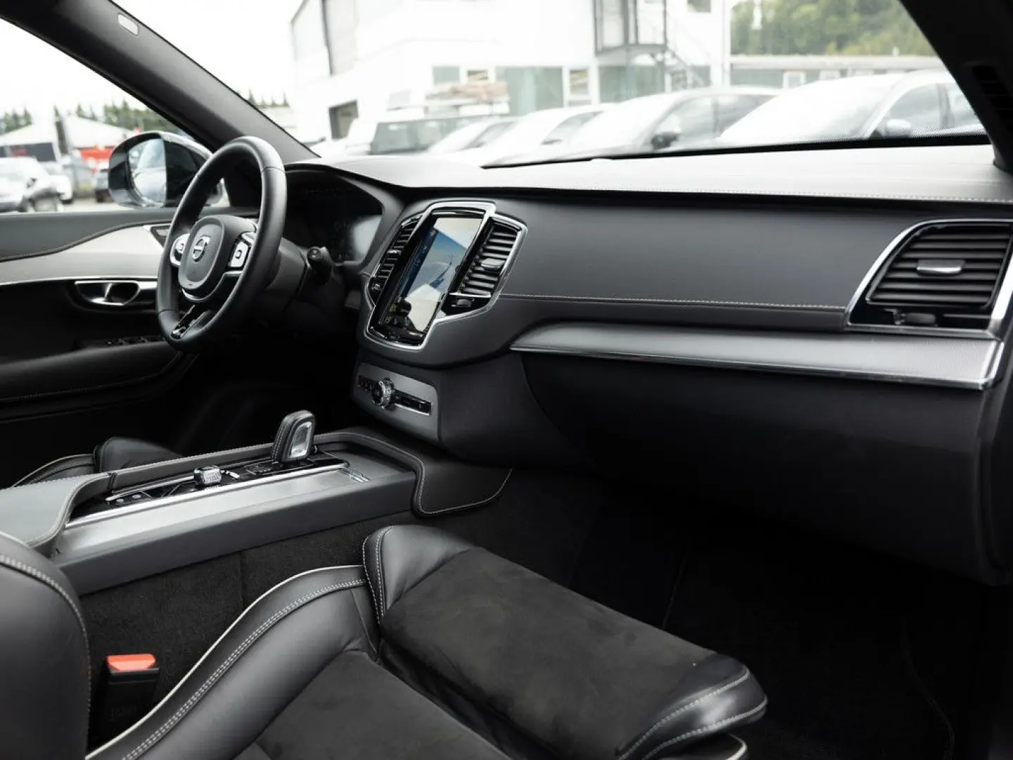 XC90 T8 AWD Recharge Plus Dark aus Erstbesitz