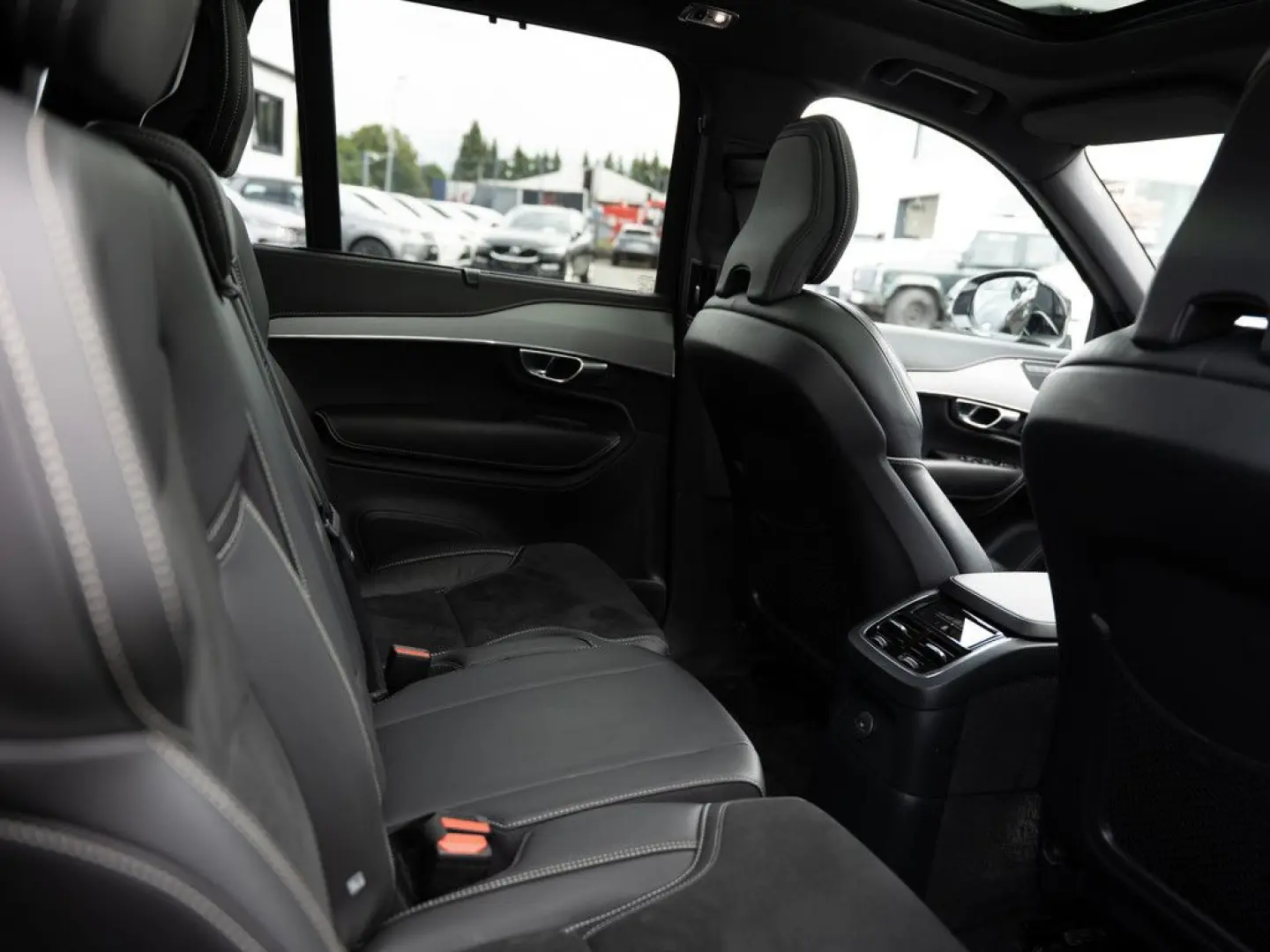 XC90 T8 AWD Recharge Plus Dark aus Erstbesitz