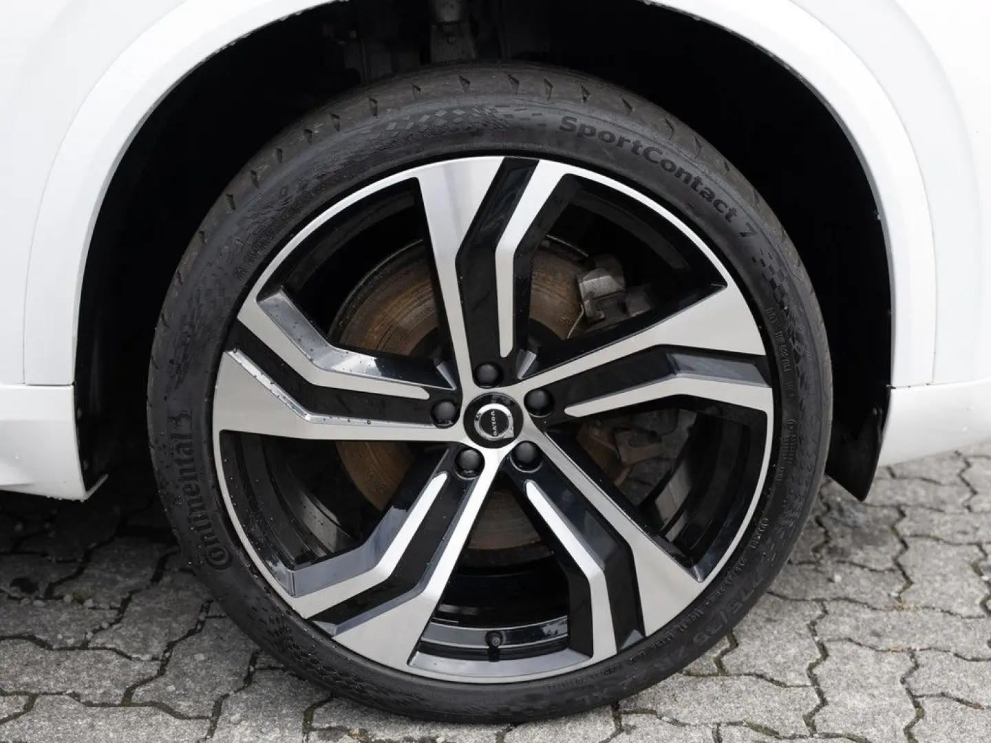 XC90 T8 AWD Recharge Plus Dark aus Erstbesitz