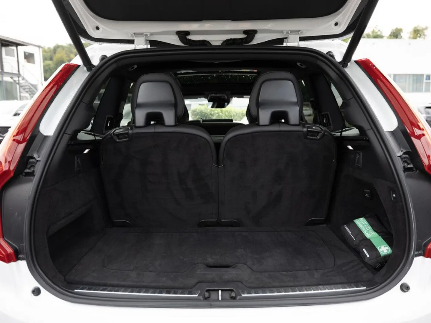 XC90 T8 AWD Recharge Plus Dark aus Erstbesitz
