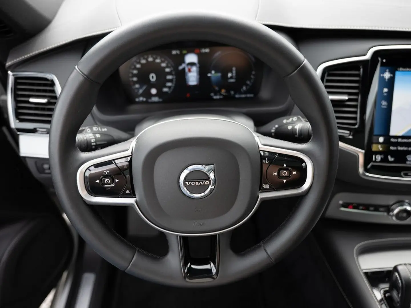 XC90 T8 AWD Recharge Plus Dark aus Erstbesitz