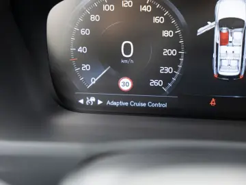 XC90 T8 AWD Recharge Plus Dark aus Erstbesitz
