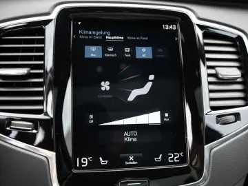 XC90 T8 AWD Recharge Plus Dark aus Erstbesitz