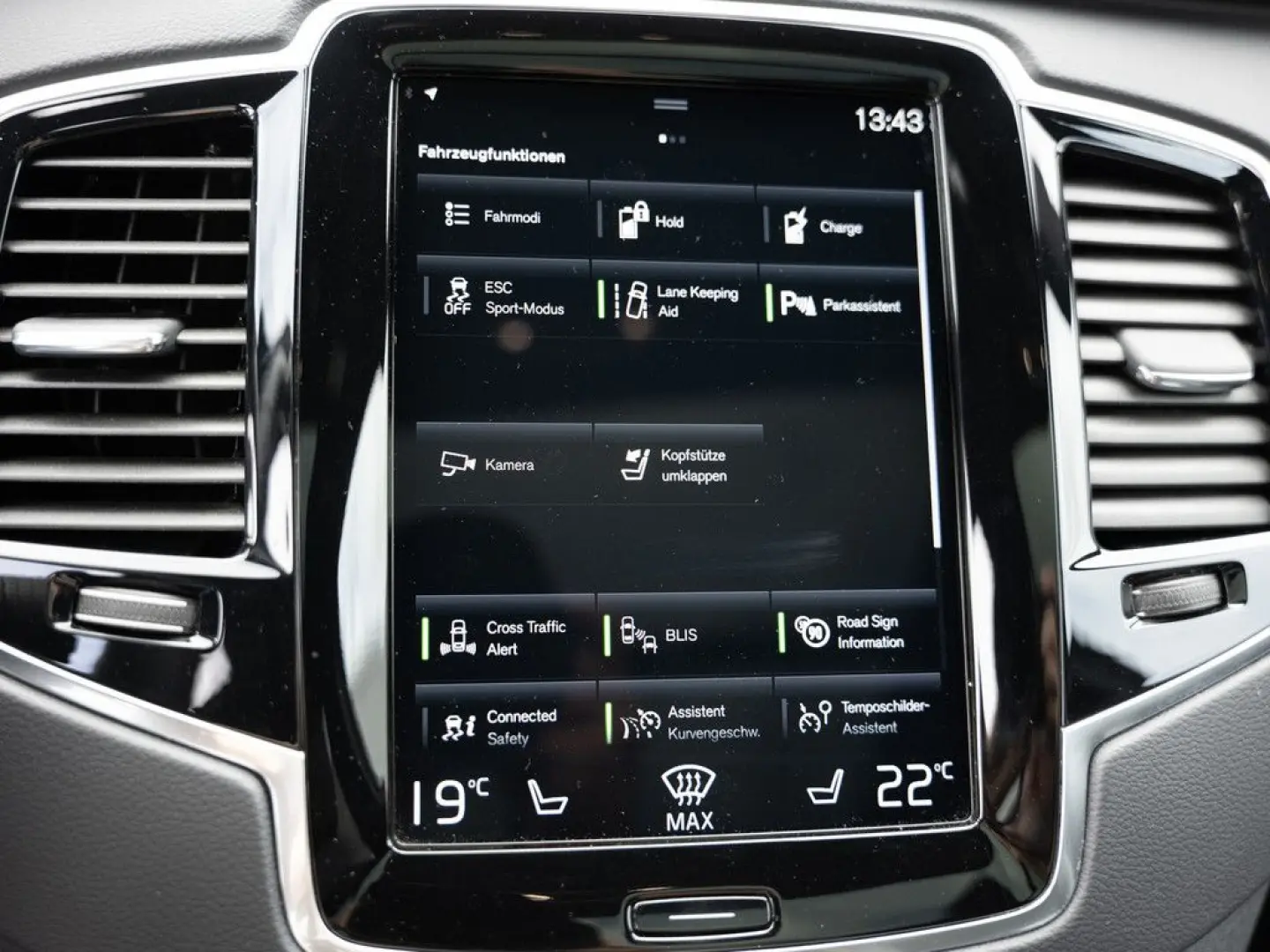 XC90 T8 AWD Recharge Plus Dark aus Erstbesitz