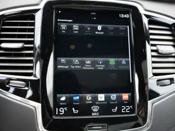 XC90 T8 AWD Recharge Plus Dark aus Erstbesitz