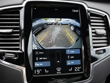XC90 T8 AWD Recharge Plus Dark aus Erstbesitz