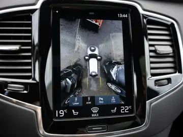 XC90 T8 AWD Recharge Plus Dark aus Erstbesitz
