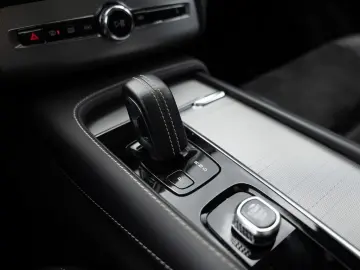 XC90 T8 AWD Recharge Plus Dark aus Erstbesitz