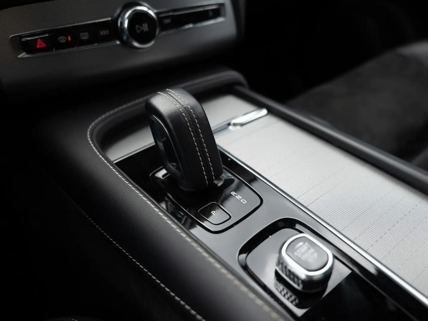 XC90 T8 AWD Recharge Plus Dark aus Erstbesitz