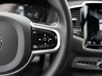 XC90 T8 AWD Recharge Plus Dark aus Erstbesitz