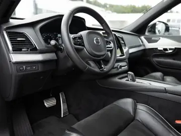 XC90 T8 AWD Recharge Plus Dark aus Erstbesitz