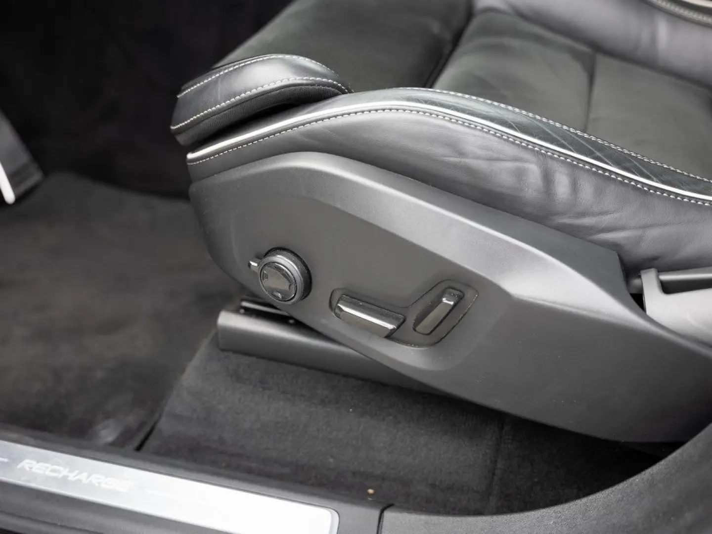 XC90 T8 AWD Recharge Plus Dark aus Erstbesitz