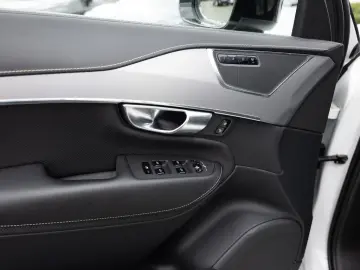 XC90 T8 AWD Recharge Plus Dark aus Erstbesitz